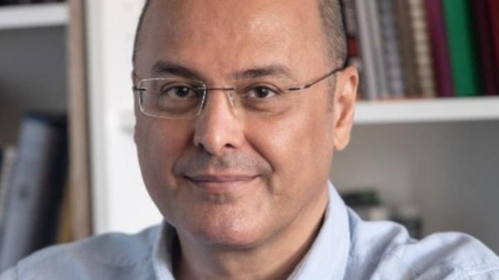 Headshot of Bülent.